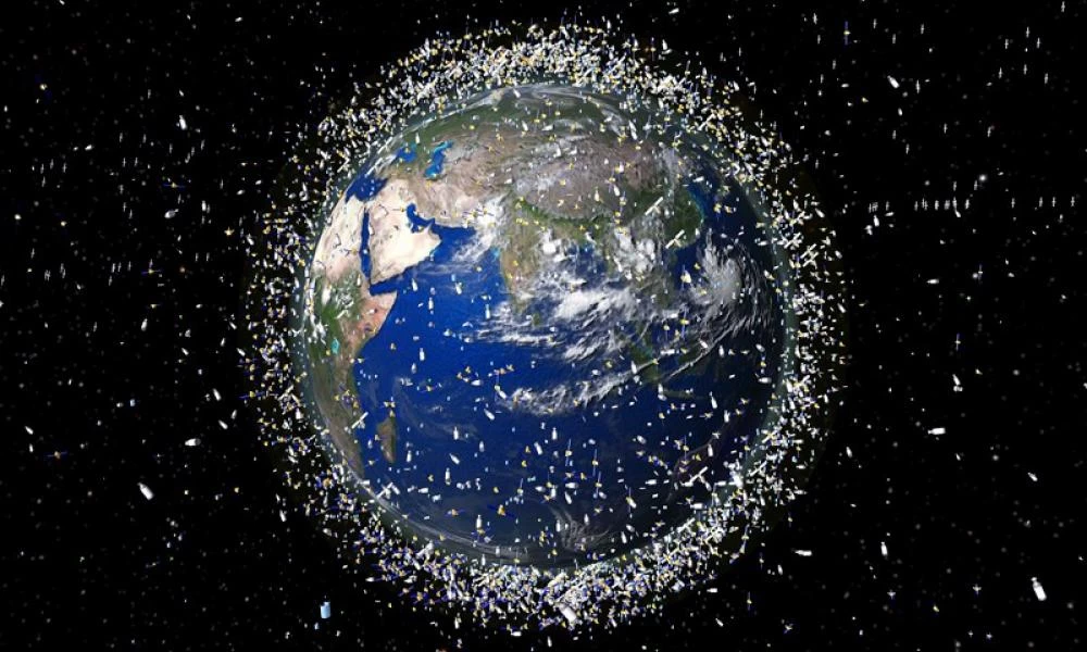 Space Trash: Δορυφόροι για καθαρισμό του διαστήματος αλλά και για στόχευση υπερηχητικών όπλων με επικοινωνίες λέιζερ 6G